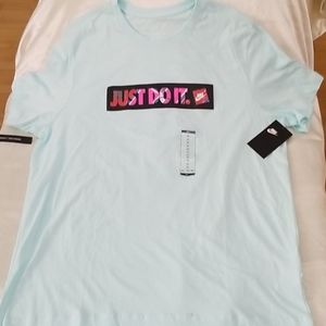 NIKE Sportswear Tee - XL